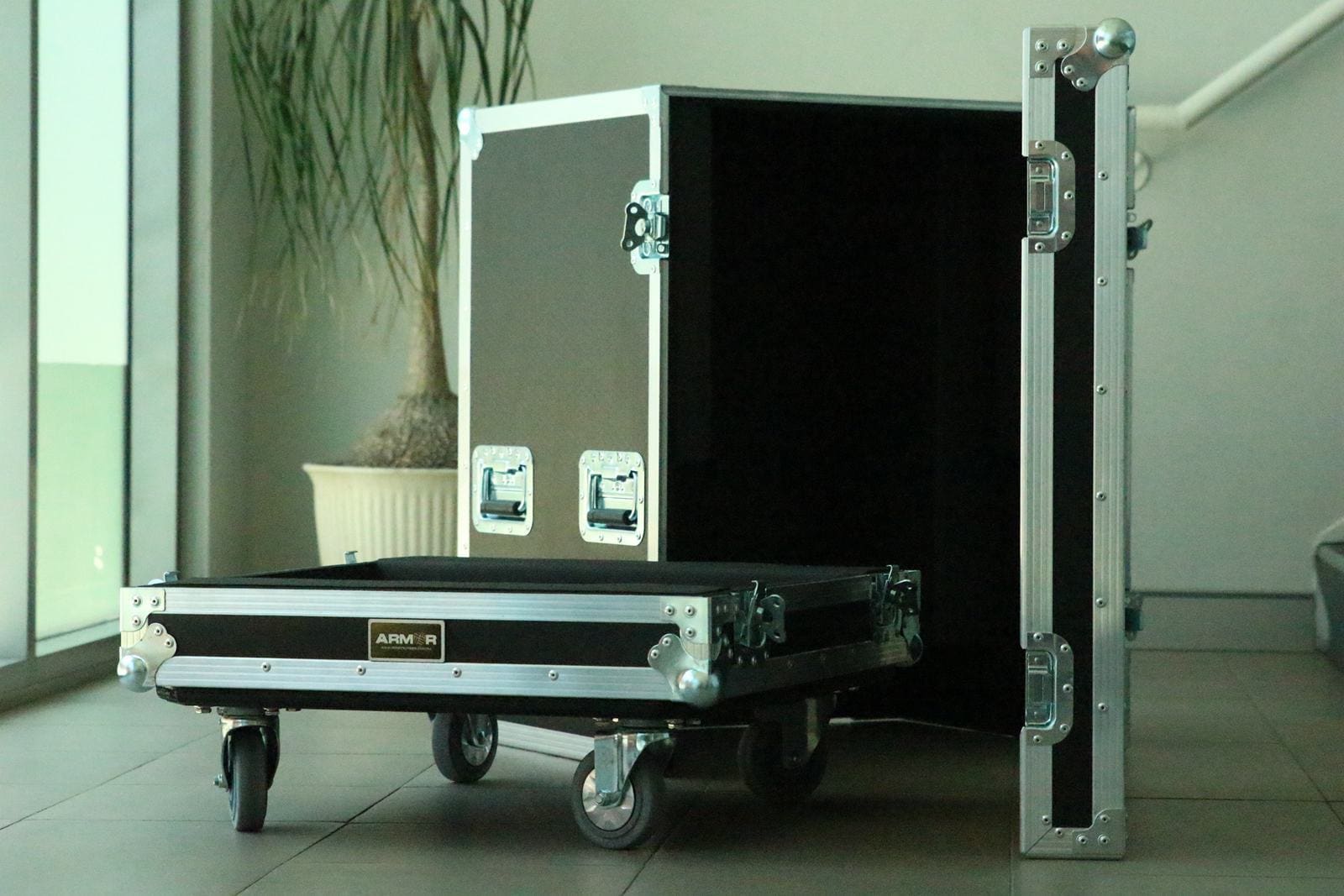Road Case For Cellavision Medical Instrument 1 Road Case With Split Lid Dm9600 5