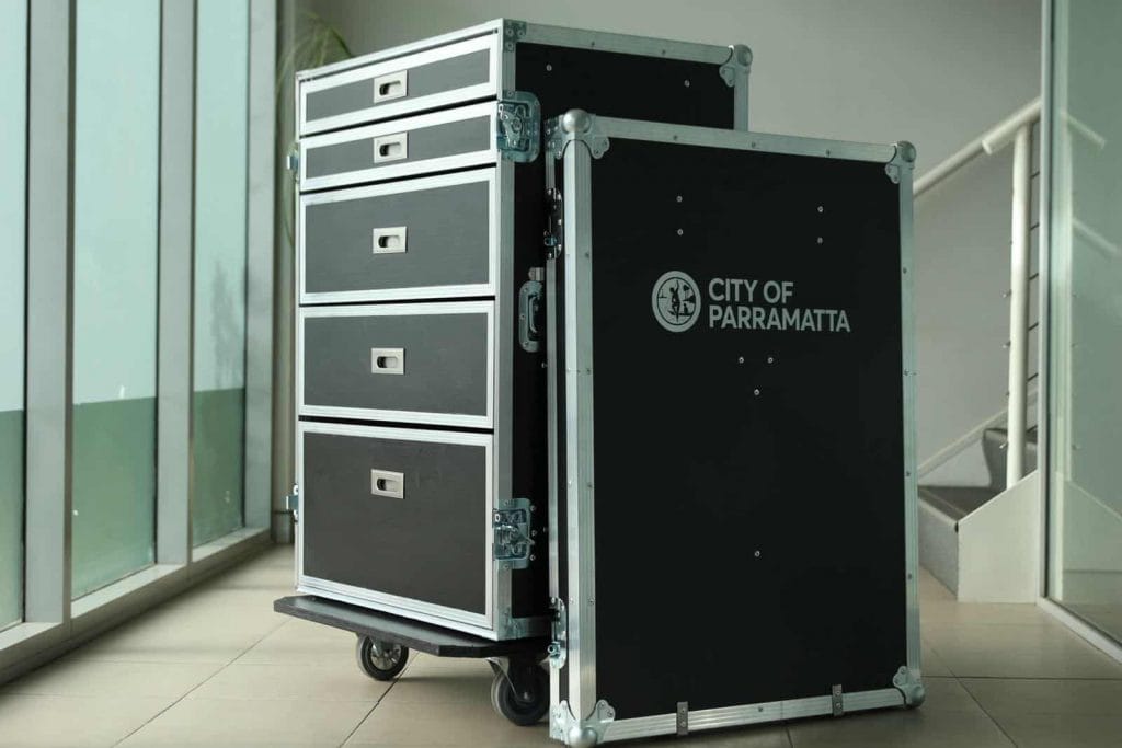 Utility Road Case With 5 Drawers &Amp; Door Pockets 4 Utility Road Case With 5 Drawers &Amp; Door Pockets
