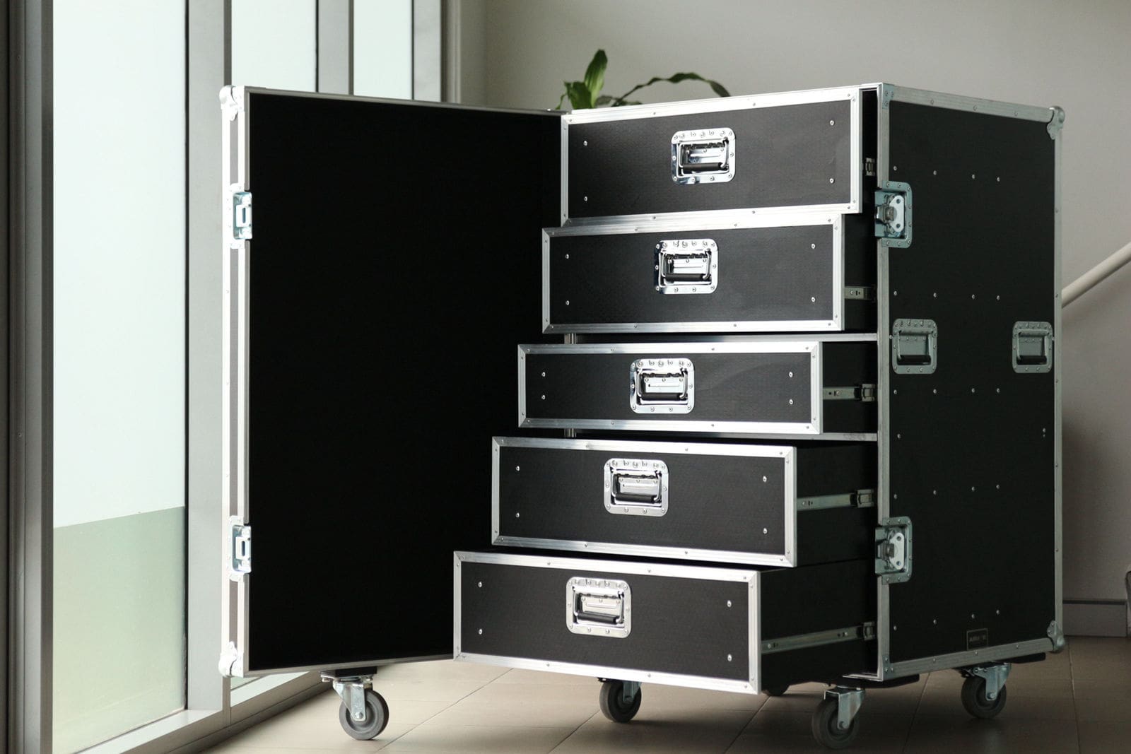 Custom 5-Rack Drawer Road Case For The Wiggles 1 Rack Drawer Road Case
