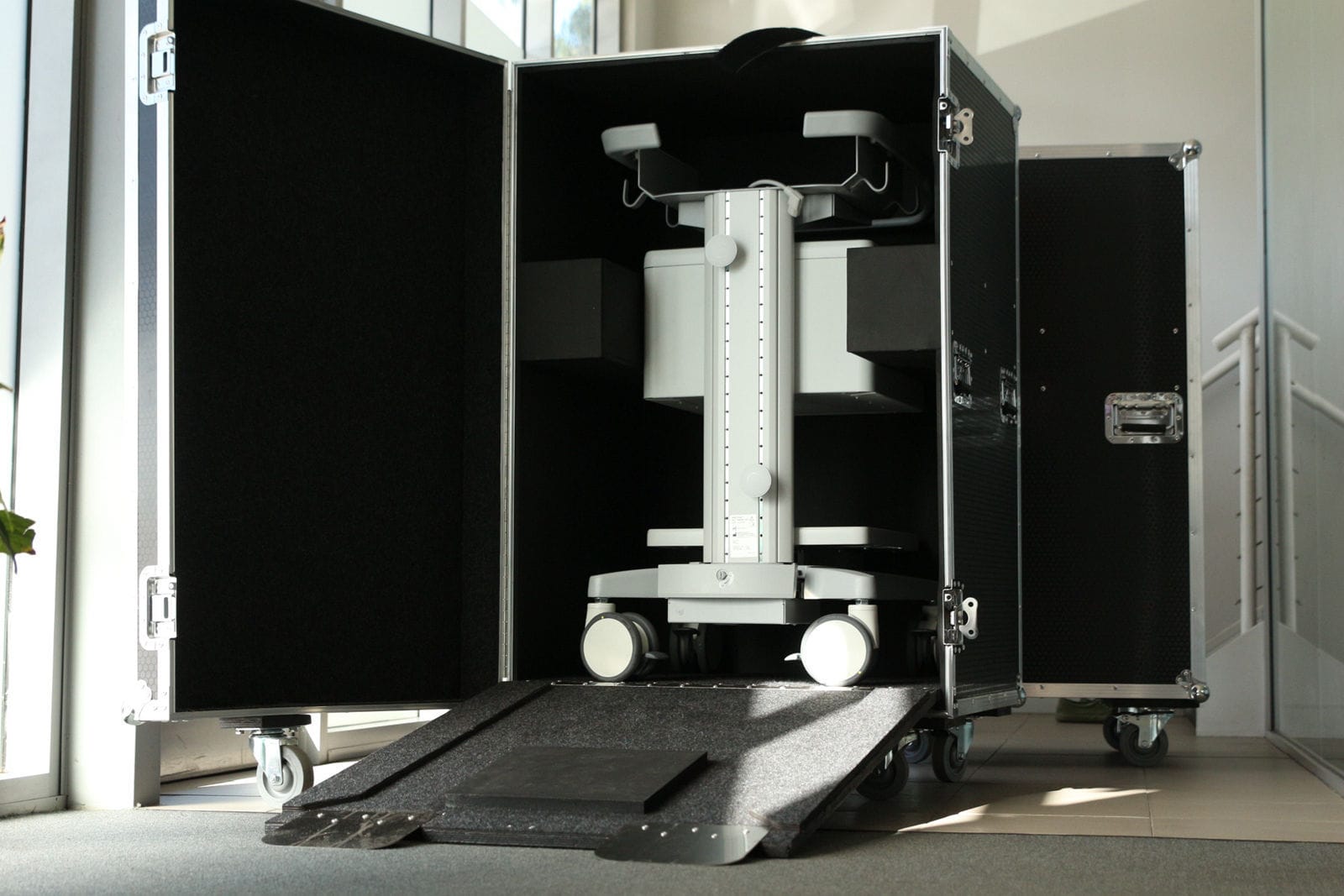 Bespoke Case With Ramp For Medtronic'S Medical Carts 1 Road Case With Built In Ramp