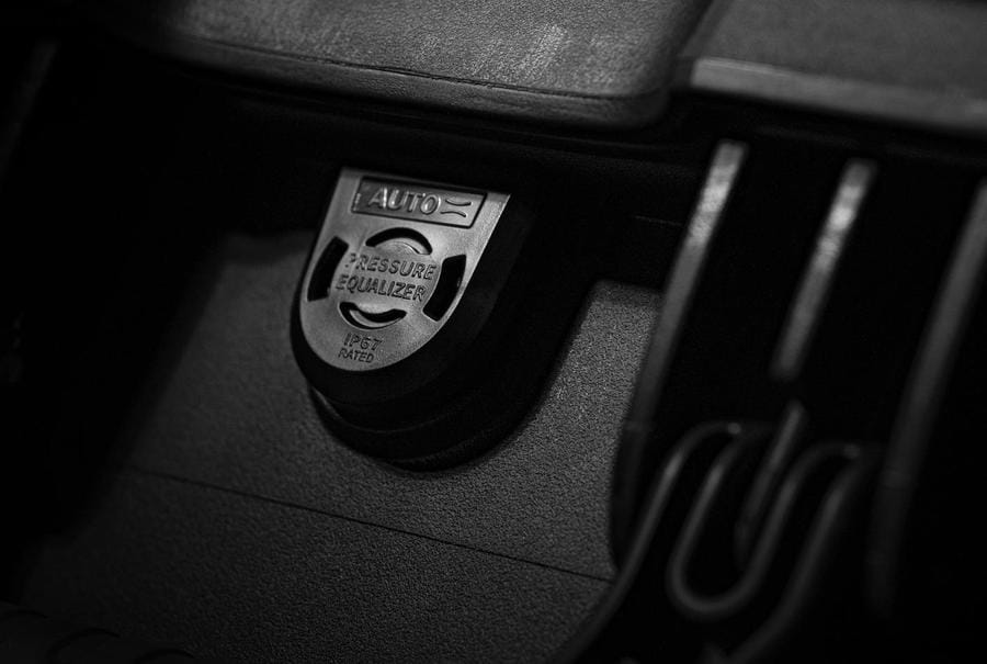 Nanuk 975 Plastic Injection Molded Case 1 Feature-Pressure-Valve_900X