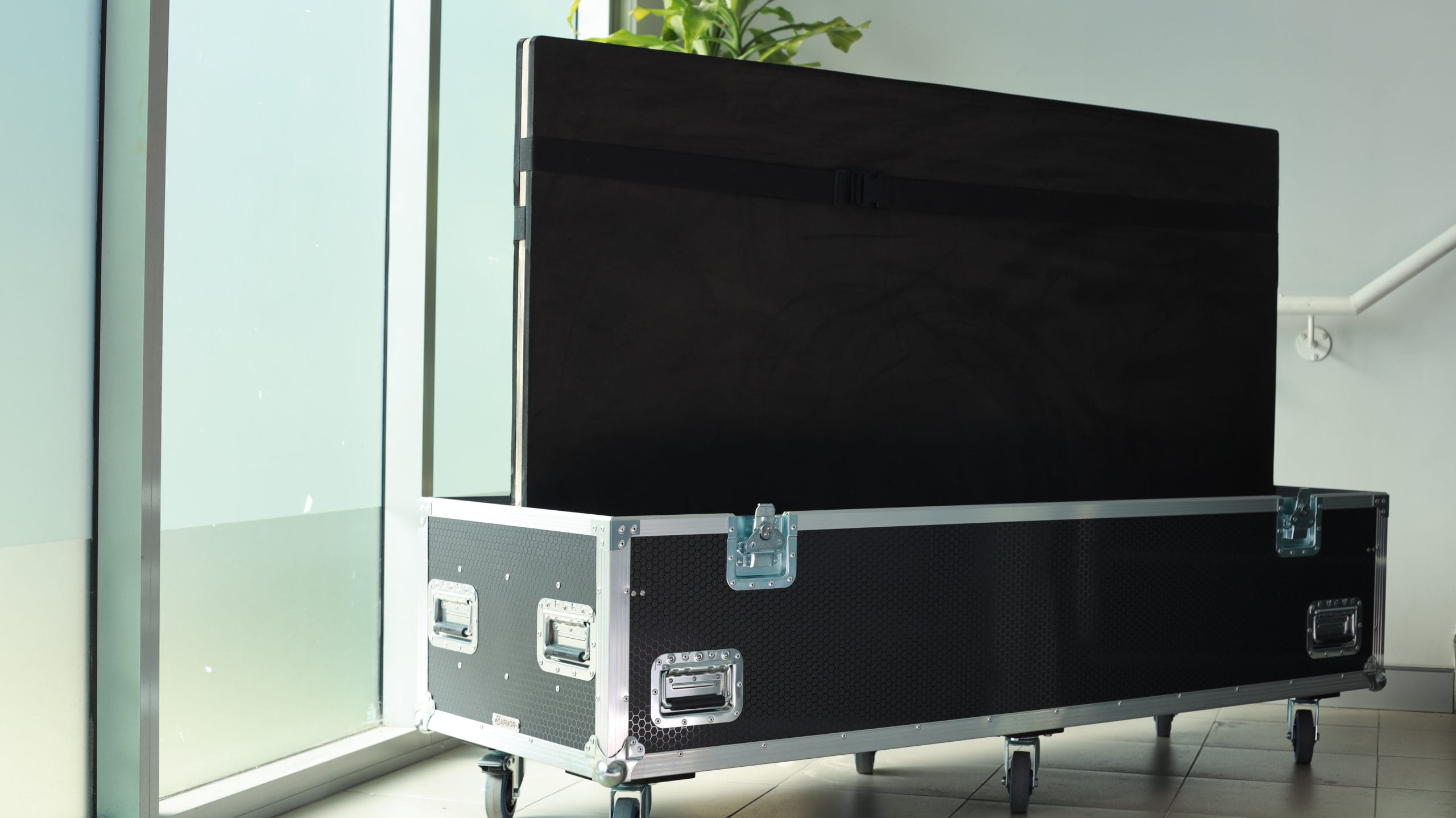 Twin 75&Quot; Split Lid Tv Road Case